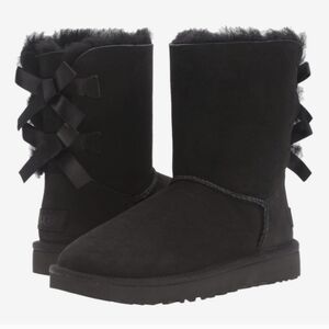 Ugg Bailey Bow II Boots Size 7 NWOB